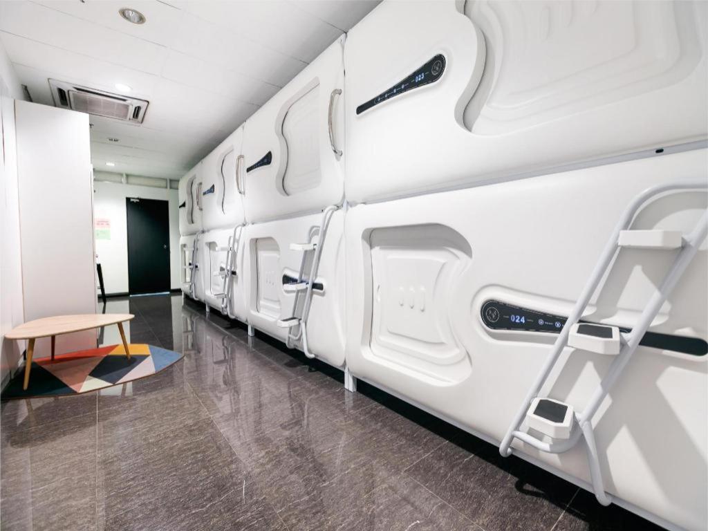 Spot On 89726 Capsule Inn Кота Кинабалу Екстериор снимка